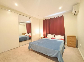 Large Queen Bedroom with Air Conditioner G3
